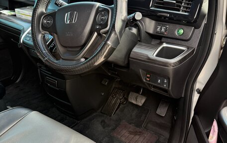 Honda Stepwgn IV, 2016 год, 1 850 000 рублей, 3 фотография