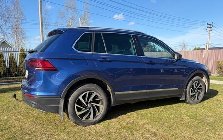 Volkswagen Tiguan II, 2018 год, 2 300 000 рублей, 3 фотография
