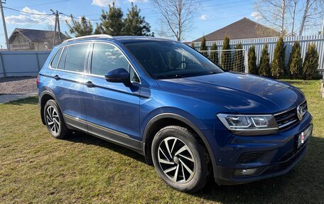 Volkswagen Tiguan II, 2018 год, 2 300 000 рублей, 2 фотография