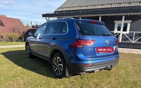 Volkswagen Tiguan II, 2018 год, 2 300 000 рублей, 4 фотография