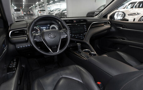 Toyota Camry, 2020 год, 3 200 000 рублей, 7 фотография
