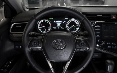 Toyota Camry, 2020 год, 3 200 000 рублей, 10 фотография