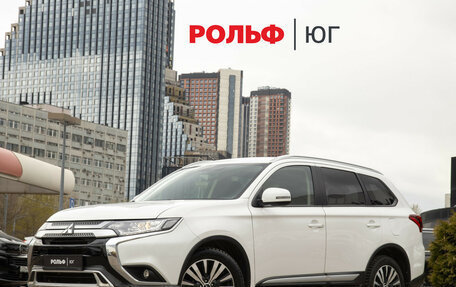 Mitsubishi Outlander III рестайлинг 3, 2021 год, 2 698 000 рублей, 1 фотография