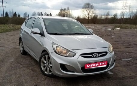 Hyundai Solaris II рестайлинг, 2012 год, 650 000 рублей, 2 фотография