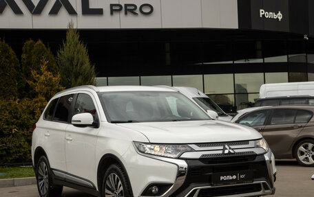 Mitsubishi Outlander III рестайлинг 3, 2021 год, 2 698 000 рублей, 2 фотография