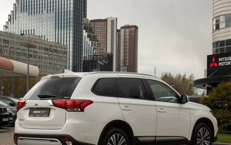 Mitsubishi Outlander III рестайлинг 3, 2021 год, 2 698 000 рублей, 4 фотография