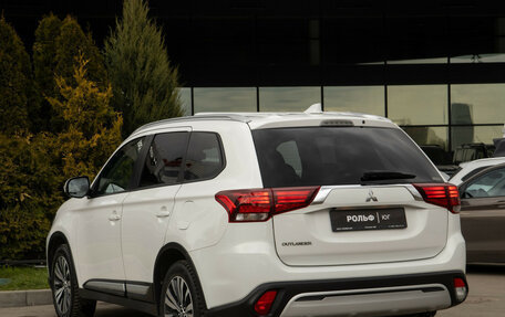 Mitsubishi Outlander III рестайлинг 3, 2021 год, 2 698 000 рублей, 5 фотография