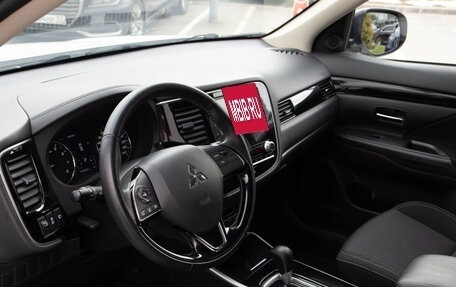 Mitsubishi Outlander III рестайлинг 3, 2021 год, 2 698 000 рублей, 10 фотография