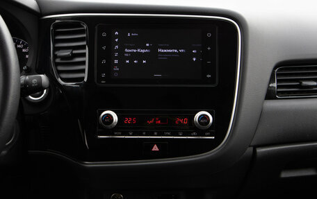 Mitsubishi Outlander III рестайлинг 3, 2021 год, 2 698 000 рублей, 13 фотография