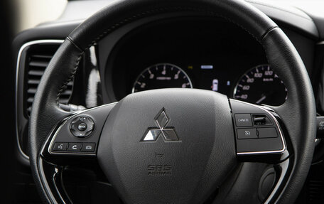 Mitsubishi Outlander III рестайлинг 3, 2021 год, 2 698 000 рублей, 12 фотография