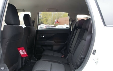Mitsubishi Outlander III рестайлинг 3, 2021 год, 2 698 000 рублей, 8 фотография