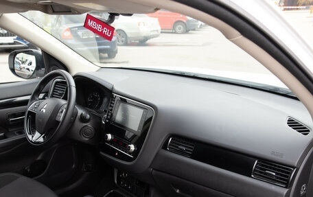 Mitsubishi Outlander III рестайлинг 3, 2021 год, 2 698 000 рублей, 7 фотография