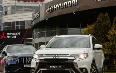 Mitsubishi Outlander III рестайлинг 3, 2021 год, 2 698 000 рублей, 22 фотография
