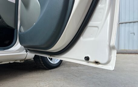 Toyota Vitz, 2001 год, 400 000 рублей, 34 фотография
