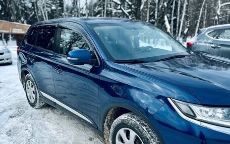 Mitsubishi Outlander III рестайлинг 3, 2015 год, 1 900 000 рублей, 4 фотография