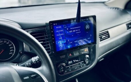 Mitsubishi Outlander III рестайлинг 3, 2015 год, 1 900 000 рублей, 11 фотография