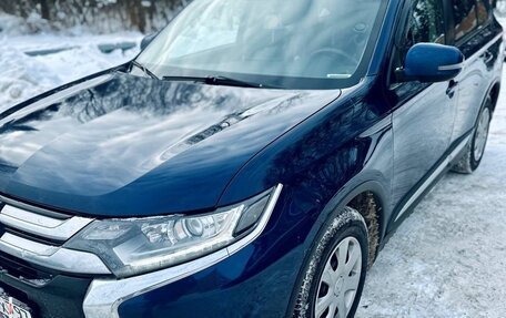Mitsubishi Outlander III рестайлинг 3, 2015 год, 1 900 000 рублей, 3 фотография