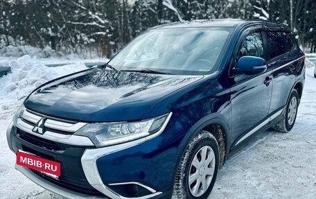 Mitsubishi Outlander III рестайлинг 3, 2015 год, 1 900 000 рублей, 2 фотография