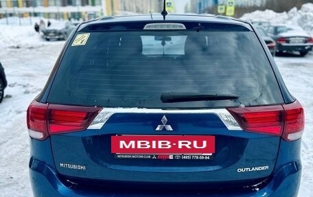 Mitsubishi Outlander III рестайлинг 3, 2015 год, 1 900 000 рублей, 8 фотография