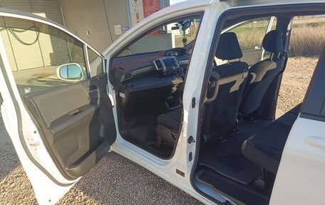 Honda Freed I, 2012 год, 1 150 000 рублей, 24 фотография