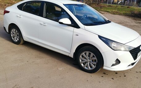 Hyundai Solaris II рестайлинг, 2020 год, 930 000 рублей, 4 фотография