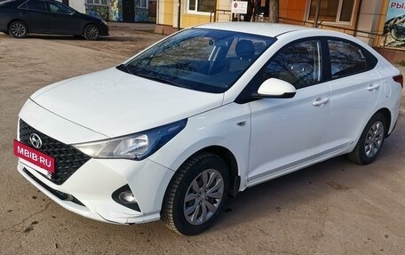 Hyundai Solaris II рестайлинг, 2020 год, 930 000 рублей, 3 фотография