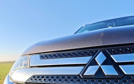 Mitsubishi Outlander III рестайлинг 3, 2021 год, 2 600 000 рублей, 11 фотография
