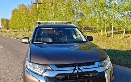 Mitsubishi Outlander III рестайлинг 3, 2021 год, 2 600 000 рублей, 9 фотография