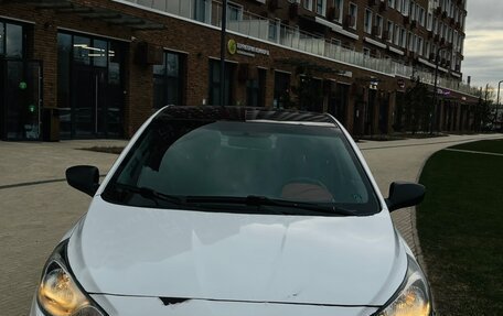 Hyundai Solaris II рестайлинг, 2011 год, 480 000 рублей, 2 фотография