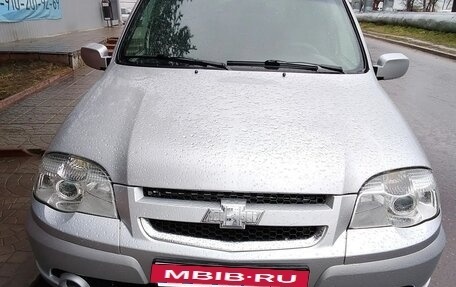 Chevrolet Niva I рестайлинг, 2010 год, 530 000 рублей, 5 фотография