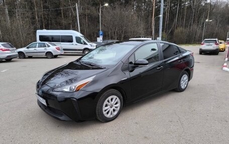 Toyota Prius IV XW50, 2020 год, 2 080 000 рублей, 2 фотография