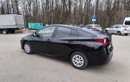 Toyota Prius IV XW50, 2020 год, 2 080 000 рублей, 3 фотография