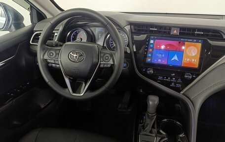 Toyota Camry, 2021 год, 3 150 000 рублей, 10 фотография