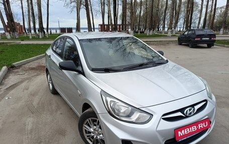 Hyundai Solaris II рестайлинг, 2011 год, 765 000 рублей, 1 фотография