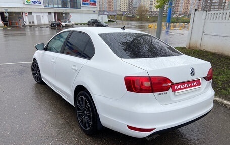Volkswagen Jetta VI, 2011 год, 1 070 000 рублей, 2 фотография