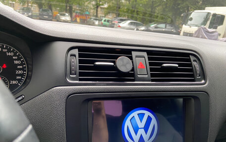 Volkswagen Jetta VI, 2011 год, 1 070 000 рублей, 16 фотография