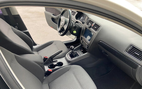 Volkswagen Jetta VI, 2011 год, 1 070 000 рублей, 7 фотография