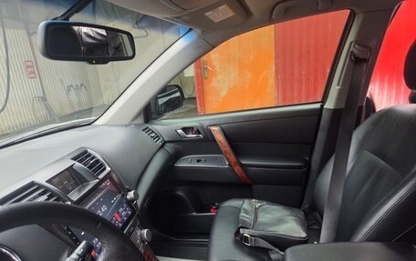 Toyota Highlander III, 2010 год, 1 900 000 рублей, 11 фотография