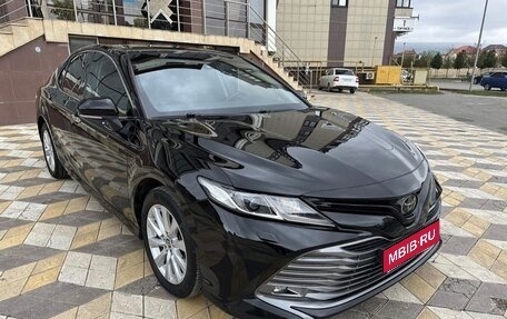 Toyota Camry, 2018 год, 2 690 000 рублей, 1 фотография