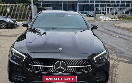 Mercedes-Benz E-Класс, 2022 год, 4 000 000 рублей, 1 фотография