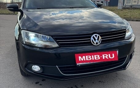 Volkswagen Jetta VI, 2013 год, 1 190 000 рублей, 2 фотография