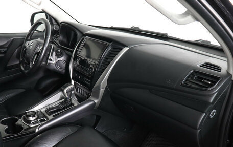 Mitsubishi Pajero Sport III рестайлинг, 2018 год, 2 797 000 рублей, 6 фотография