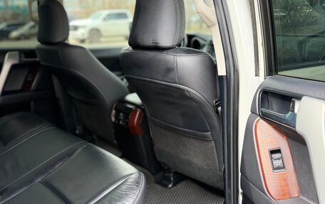 Toyota Land Cruiser Prado 150 рестайлинг 2, 2013 год, 3 000 000 рублей, 19 фотография