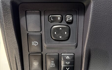 Toyota Land Cruiser Prado 150 рестайлинг 2, 2013 год, 3 000 000 рублей, 23 фотография