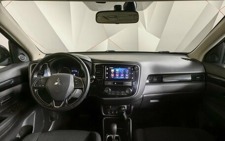 Mitsubishi Outlander III рестайлинг 3, 2019 год, 2 093 000 рублей, 13 фотография