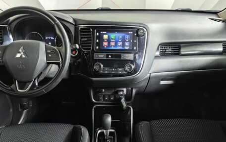 Mitsubishi Outlander III рестайлинг 3, 2019 год, 2 093 000 рублей, 14 фотография