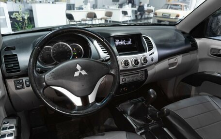 Mitsubishi L200 IV рестайлинг, 2013 год, 1 569 000 рублей, 10 фотография