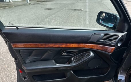 BMW 5 серия, 2003 год, 650 000 рублей, 9 фотография