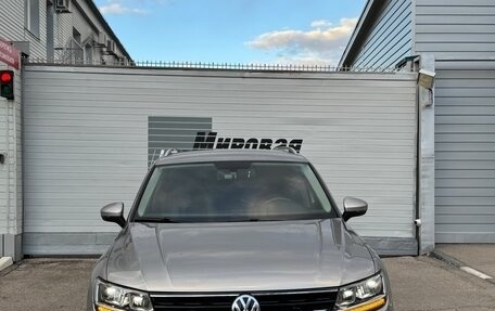 Volkswagen Tiguan II, 2018 год, 2 550 000 рублей, 3 фотография