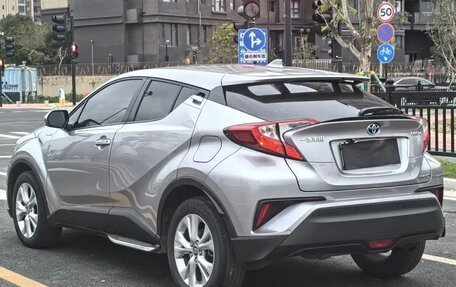 Toyota C-HR I рестайлинг, 2022 год, 1 930 000 рублей, 6 фотография